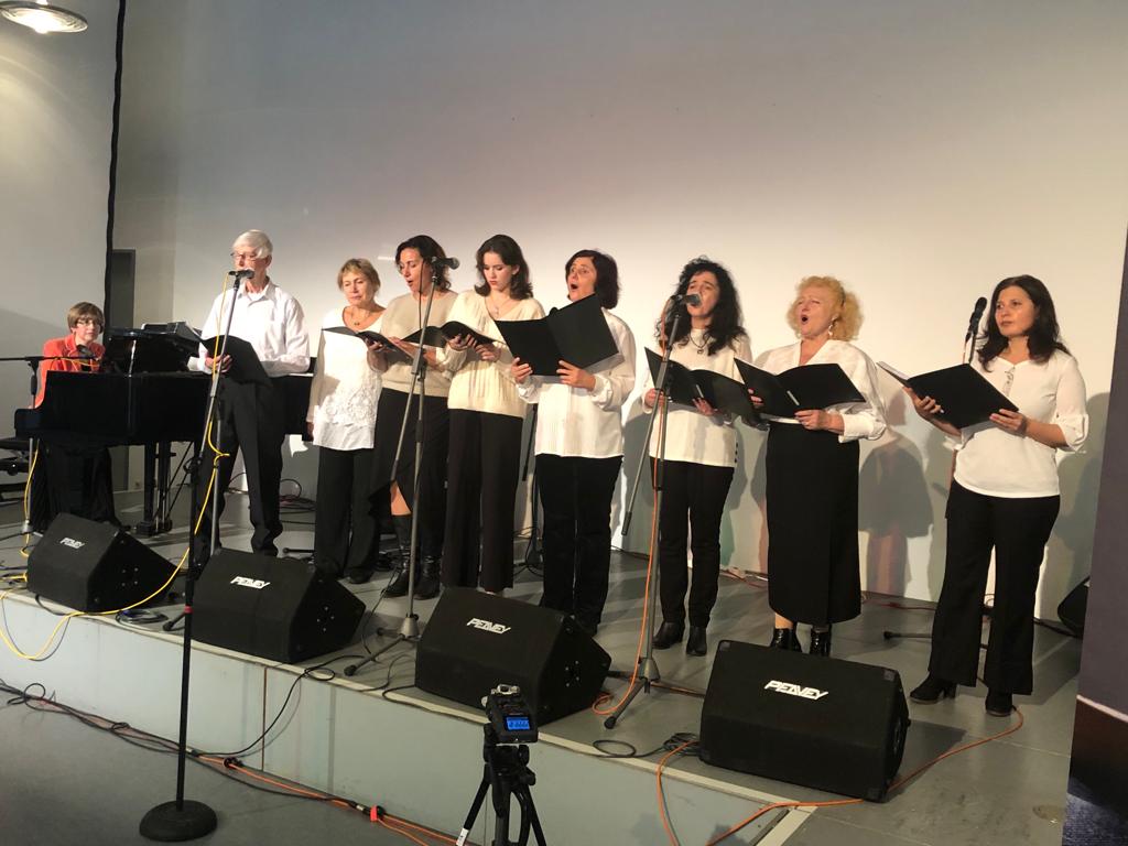 Elena Mogilevskaya und Chor „Freudschaft für den Frieden“